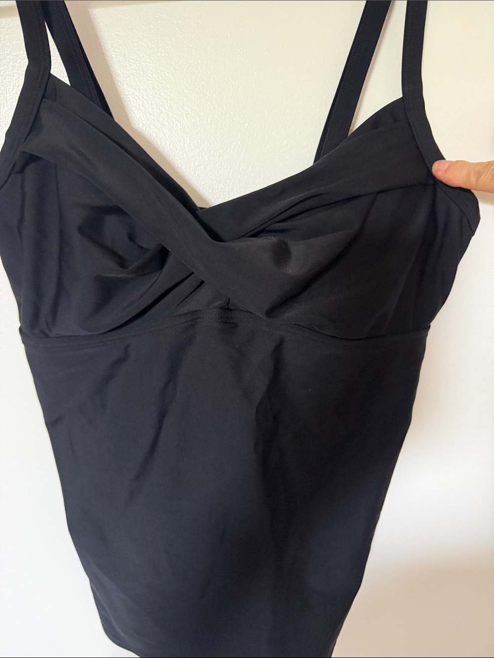 Athleta Black Twist-Detail Camisole with underwire. 34D/DD new without tags
